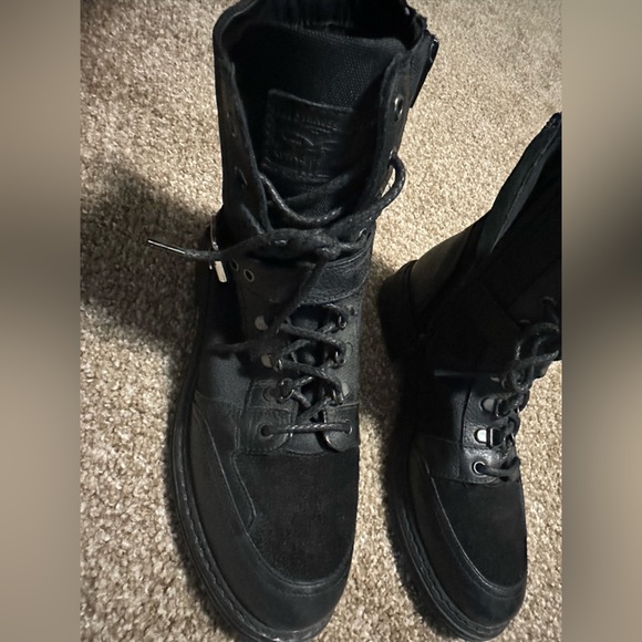 Women’s comfortable breathable black ankle boots from Levi’s. Size US 8 - Picture 7 of 8
